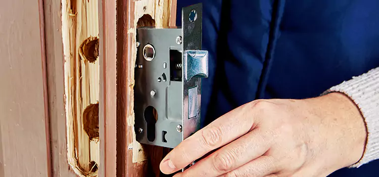 Garage Door Lock Replacement Saint-Raymond